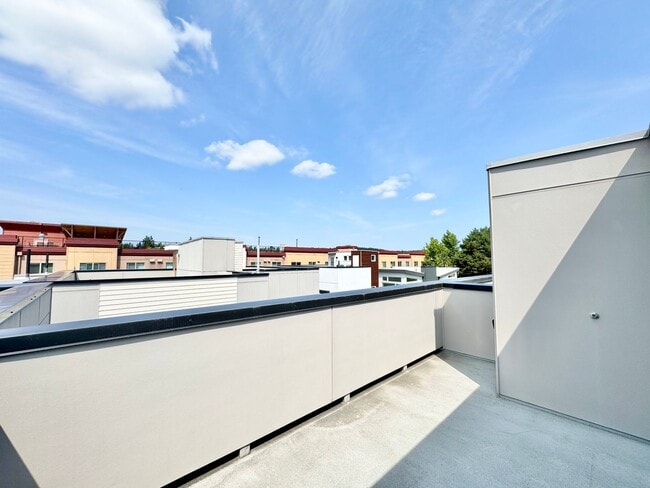 Building Photo - New Modern Townhome in North Seattle – Rar...