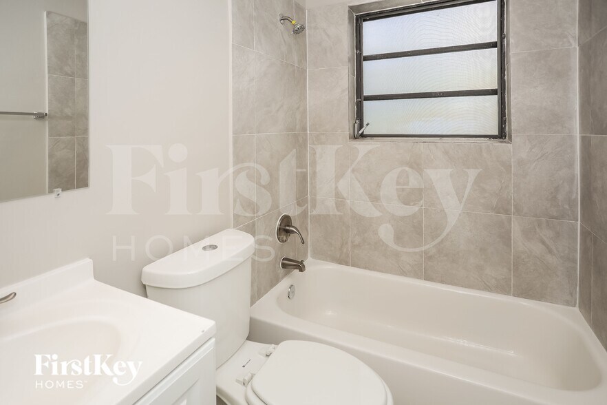 Building Photo - 3751 NW 170th St