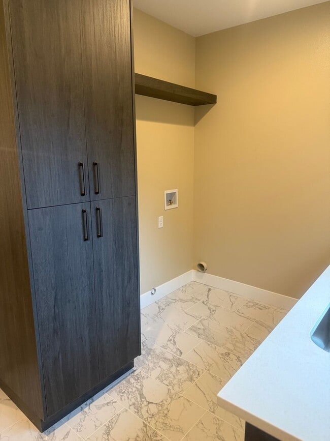 Building Photo - Newly Remolded 4-bedroom 3 bath Home in Downtown Woodland WA