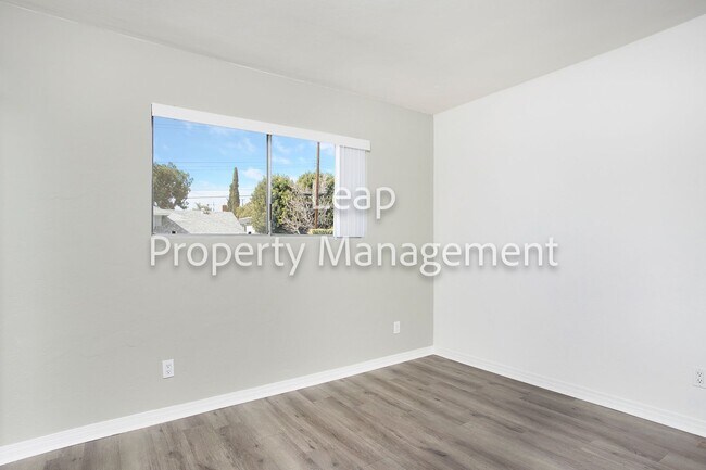 Building Photo - 1490 W Lambert Rd