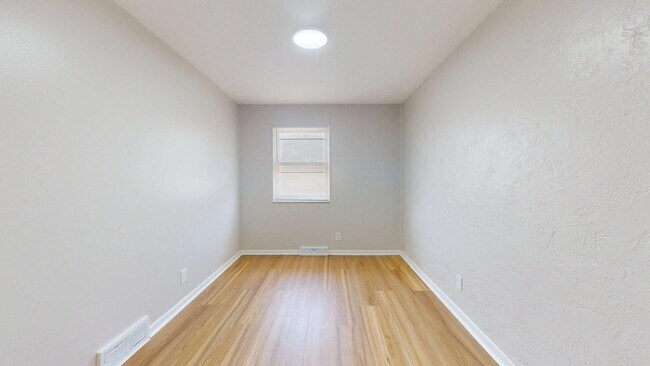 Building Photo - Elyria - fully updated two bedroom townhouse for rent!