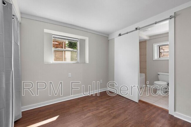 Building Photo - 325 54th Ave N