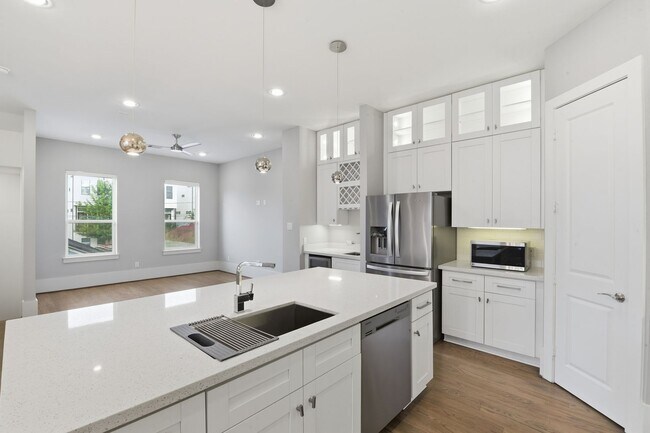 Building Photo - Rooftop Deck with Downtown Views in Sawyer Heights