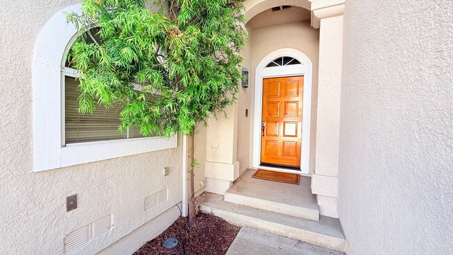 Building Photo - Charming and Move-in Ready 3BD/2.5BA, Two-Story Townhouse in Miravilla at Gale Ranch, San Ramon- ...