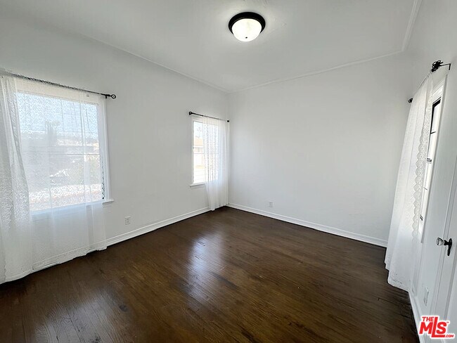 Building Photo - 1525 1/2 Orange Grove Ave