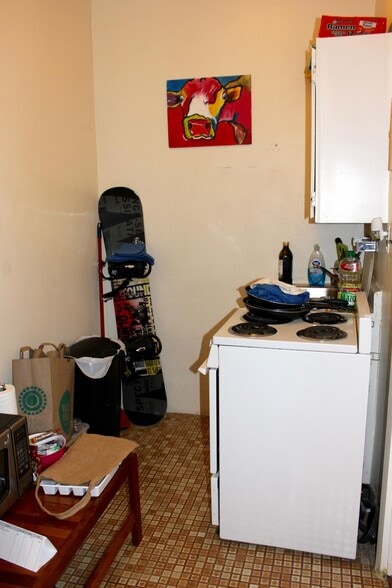 Building Photo - 40 Anderson St