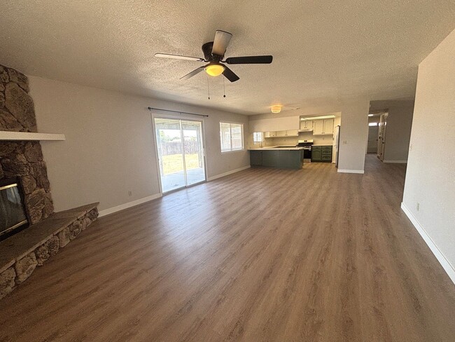 Building Photo - Beautiful House Available Now!!!