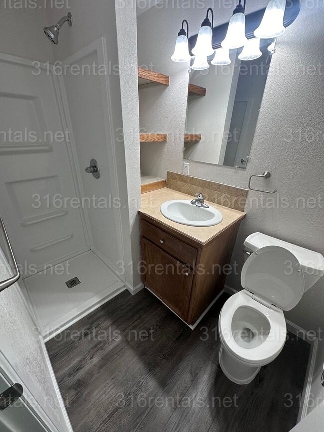 Building Photo - $1445 - 4 bed 2 bath - Single Family Home with a large fenced in backyard!