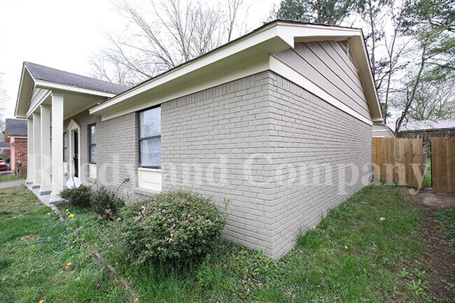 Building Photo - 4041 Hitchcock Dr