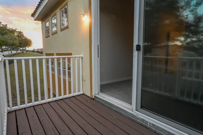 Building Photo - ~4/3~Monroe Circle~Woodwind Bay~Beautiful Town Home!