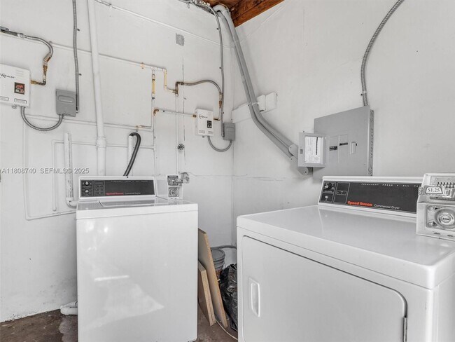 Building Photo - 5517 NW 1st Pl