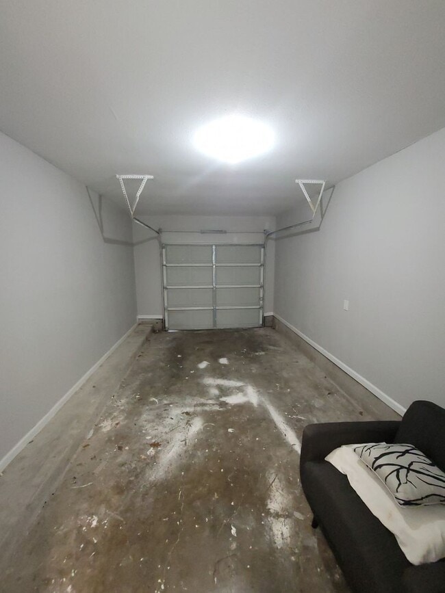 Building Photo - DOVE SPRINGS DELIGHT - RENOVATED  2/2 DUPL...
