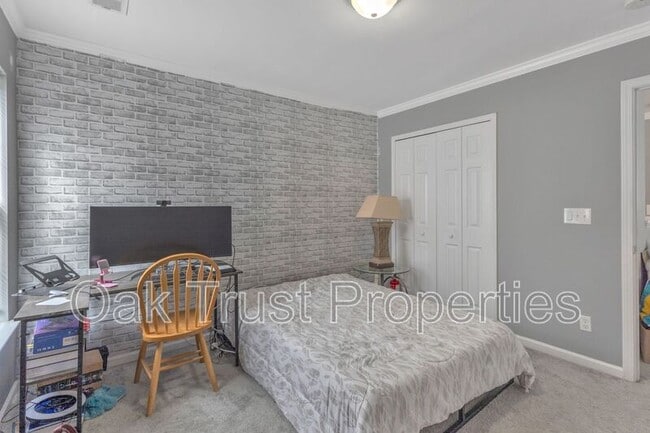 Building Photo - 9041 Maple Grove Dr