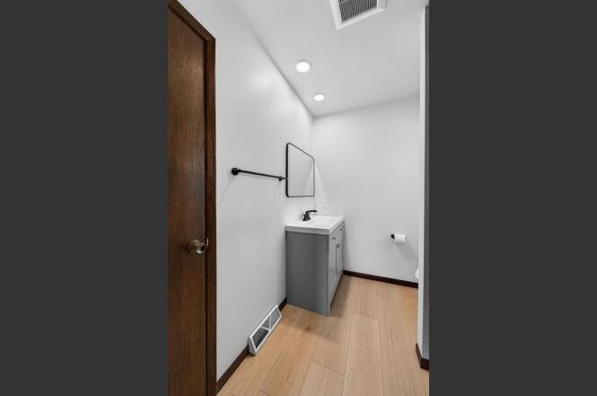 Building Photo - 5736 Pembroke Dr