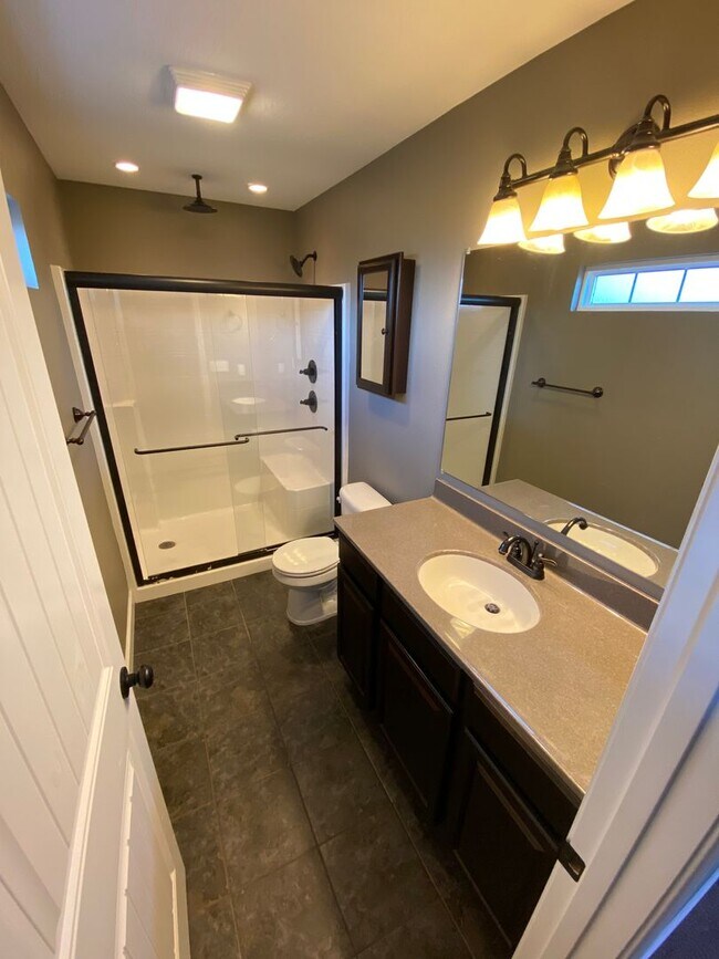 Building Photo - ~*~Gorgeous 2 Bedroom 2 Bathroom Duplex~*~