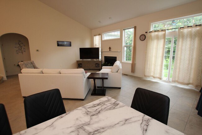 Building Photo - Spacious and modern single family home, lo...
