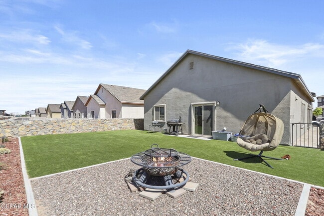 Building Photo - 14828 Tierra Escape Ave
