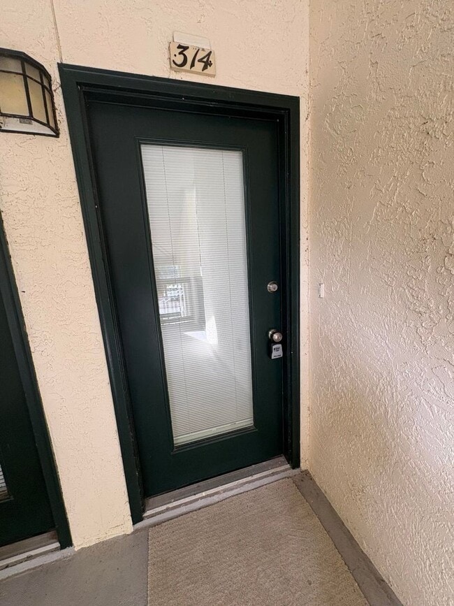 Building Photo - 2 Bedroom in Bluewater Bay!