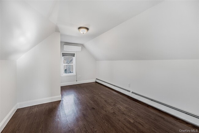 Building Photo - 1837 Wallace Ave