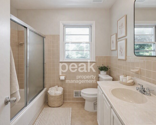 Building Photo - $1300! 3Bed/1Bath in Center Point! Available Now!