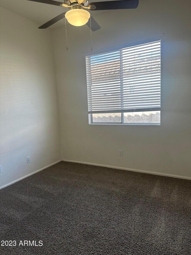 Building Photo - 2613 S 157th Dr