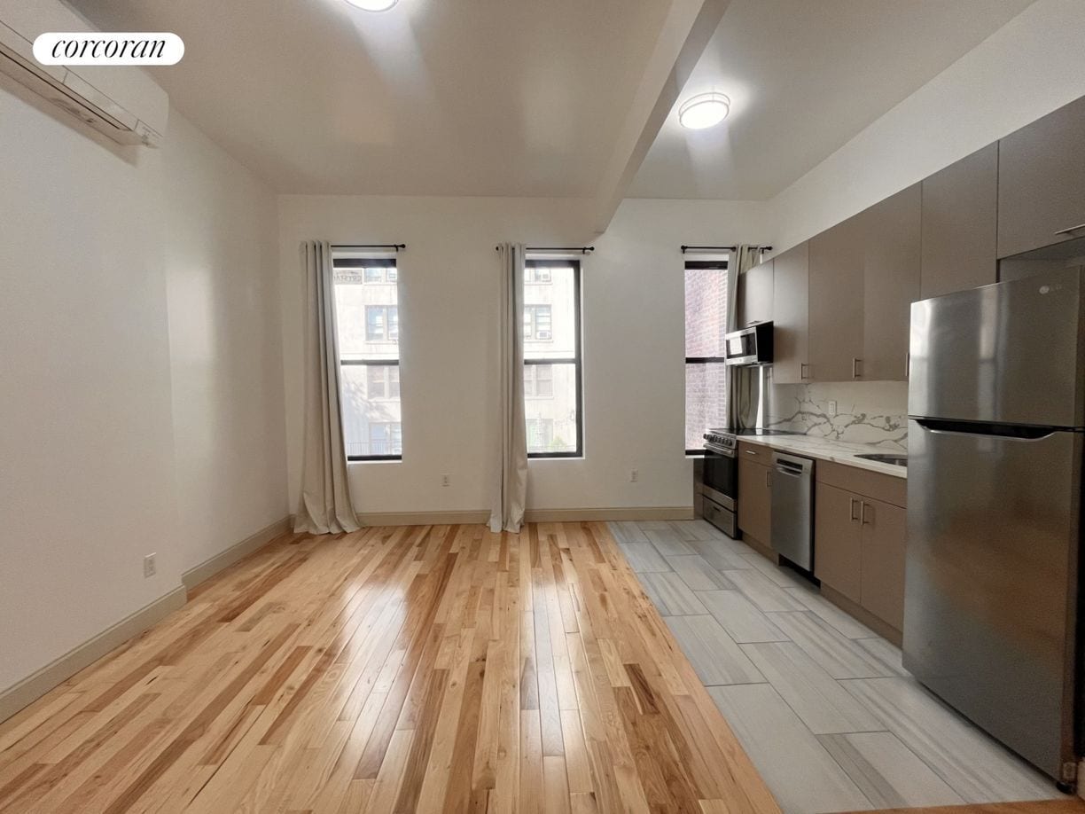 Building Photo - 47 W 71st St