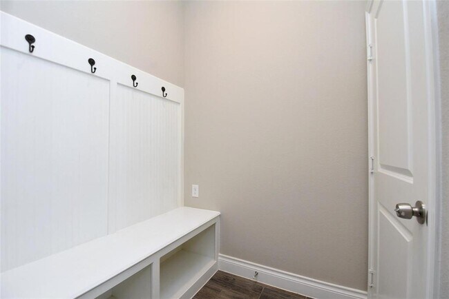 Building Photo - 221 Red Petal Wy