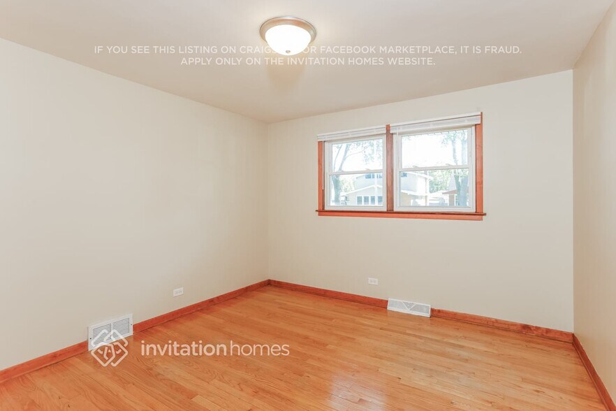 Building Photo - 10024 Mulberry Ave