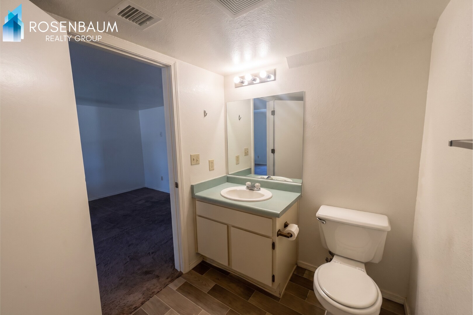 Building Photo - 2-Bedroom, 1.5-Bath Two-Story First-Floor Apartment in a 4-Plex with Mountain Views