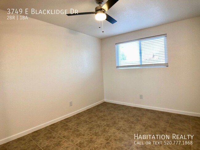 Building Photo - Beautifully renovated 2bd/1bath in Central...