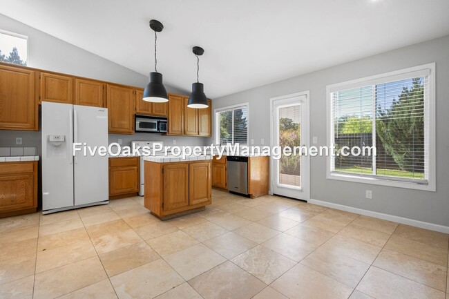 Building Photo - 3301 Burberry Way