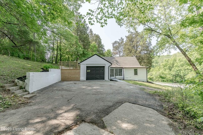 Building Photo - 1886 S Bardstown Rd