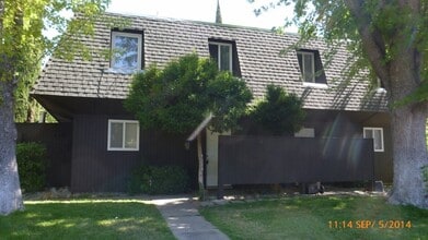 Building Photo - 920 El Camino Ave