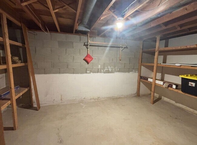 Building Photo - 106 Merlin Cir