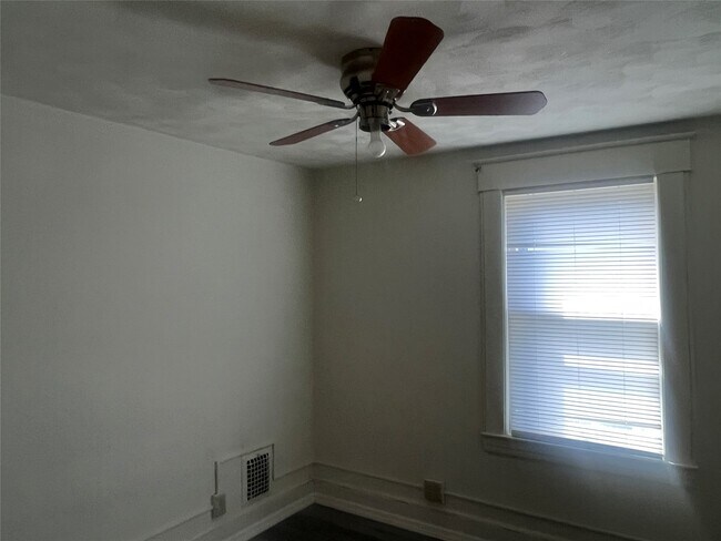 Building Photo - 208 S Liberty Ave