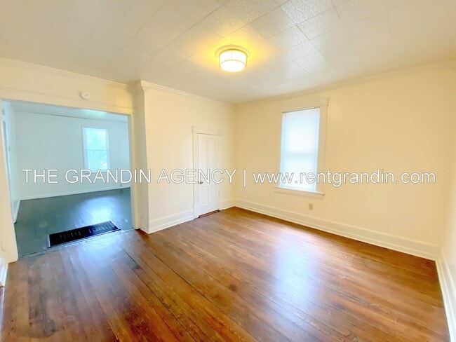 Building Photo - 909 13th St SE