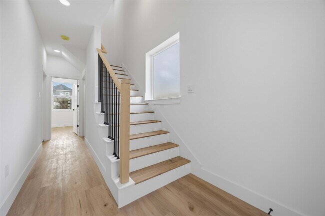 Building Photo - 2014 Yates St