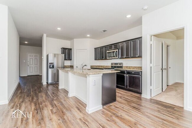 Building Photo - 484 Crestridge Dr