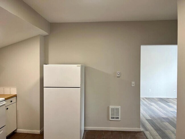 Building Photo - 227 E Ermina Ave, unit 1