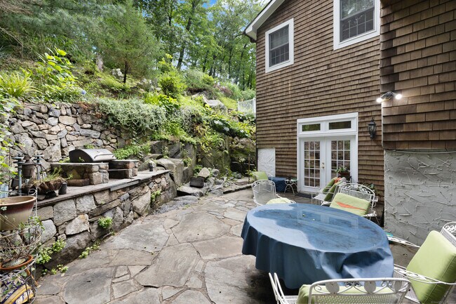 Building Photo - 19 Gaylord Dr N