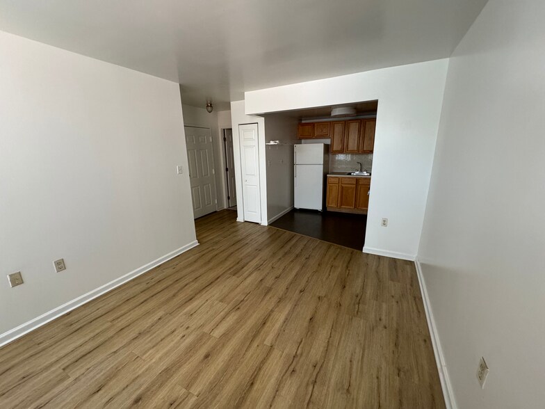 Living Room Photo #1 - 1891 Southern Blvd