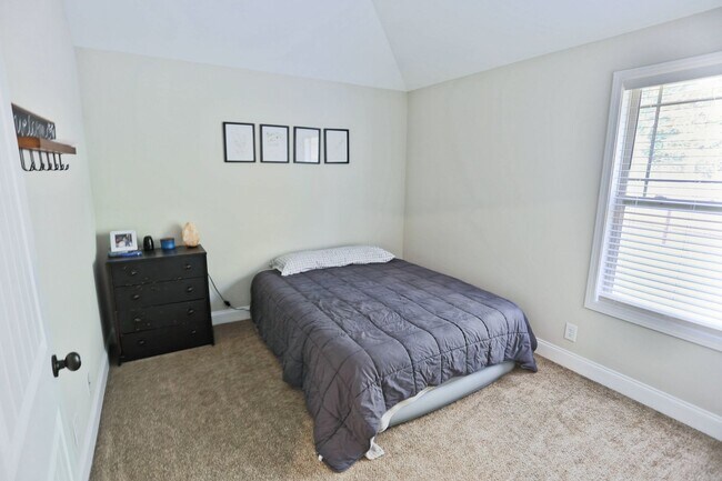 Building Photo - 1328 Black Oak Cir