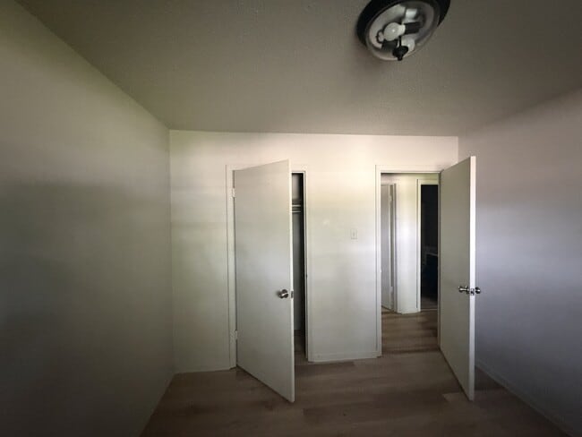 Building Photo - 905 Maple Dr