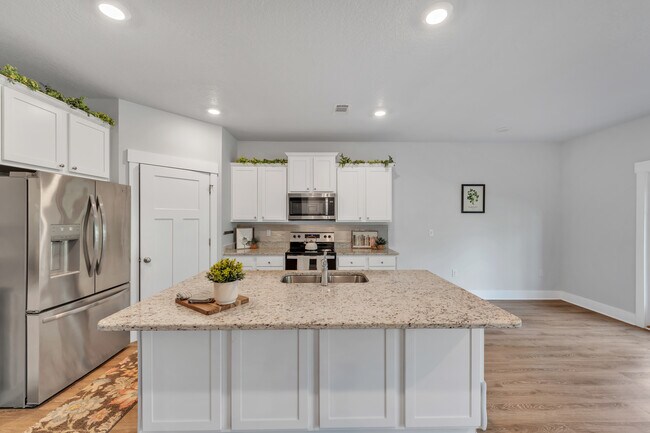 Building Photo - 6082 Carina Rd