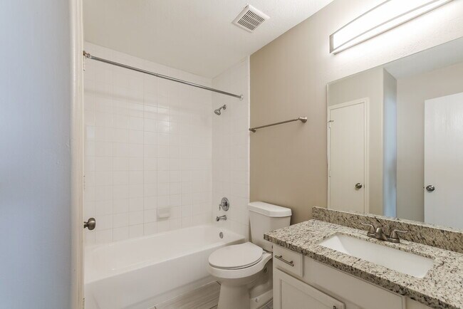 Building Photo - 2422 Fox River Ln