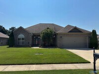 Building Photo - 111 Canyon Dr