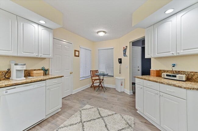 Building Photo - 507 Sea Oats Dr