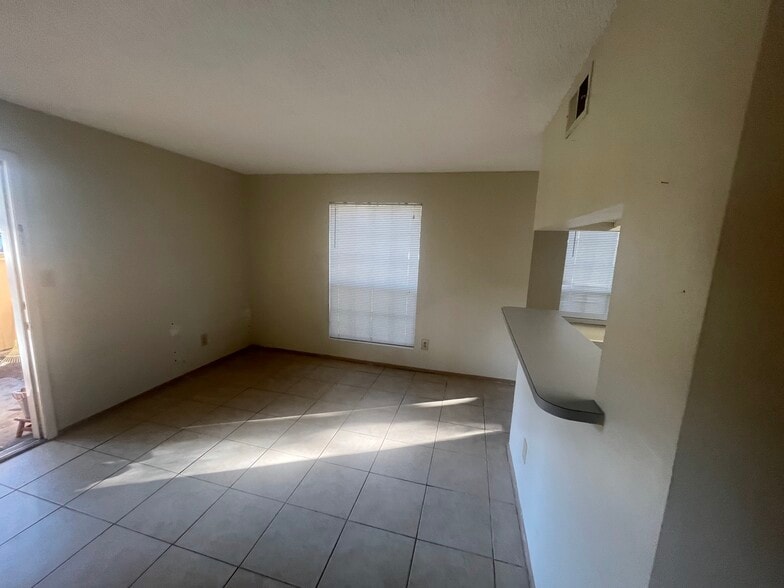 Building Photo - 8635 Mallard Reserve Dr