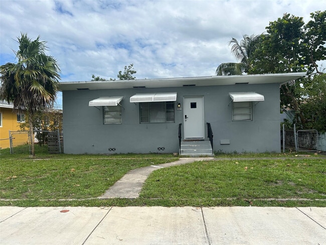 Building Photo - 2218 Roosevelt St
