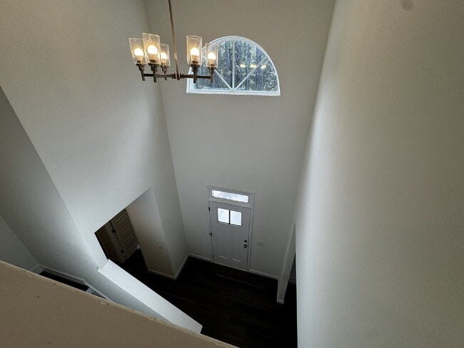 Building Photo - House for Rent